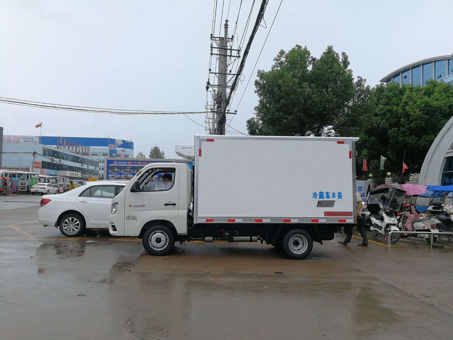 國(guó)六福田祥菱M1藍(lán)牌冷藏車