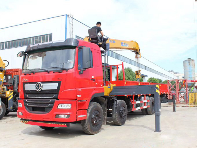 程力隨車吊徐工14噸雙聯(lián)泵東風暢行D7L隨車吊圖片3