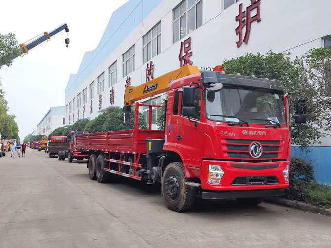 爆款程力隨車吊12噸東風(fēng)后八輪D3L隨車吊圖片2