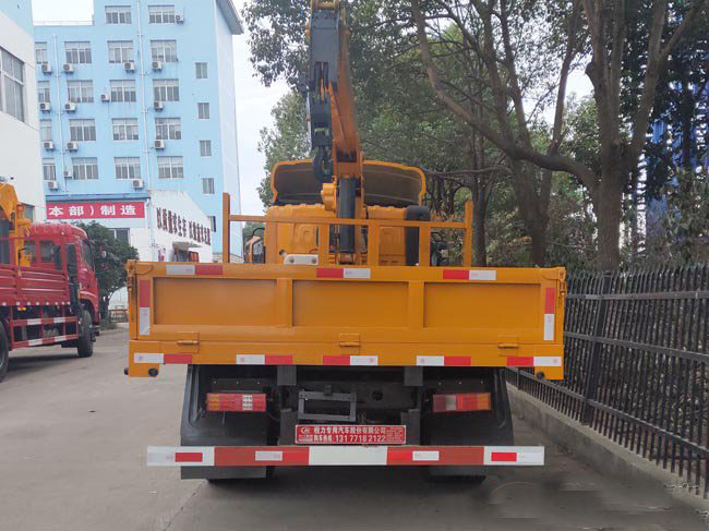 能上藍(lán)牌的隨車吊程力吊機(jī)3.5噸隨車吊圖片4